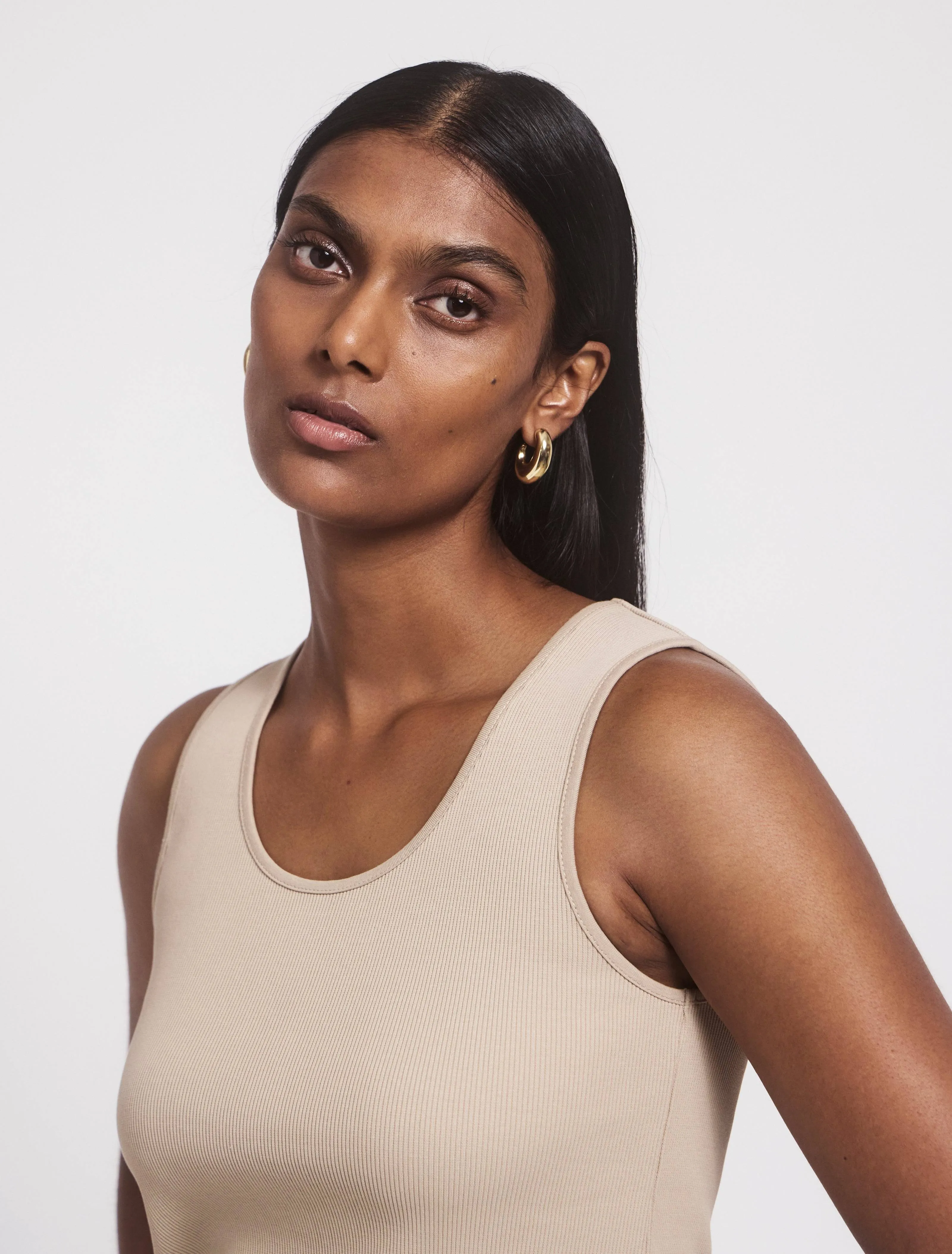 Azami Signature Rib Scoop Tank In Taupe